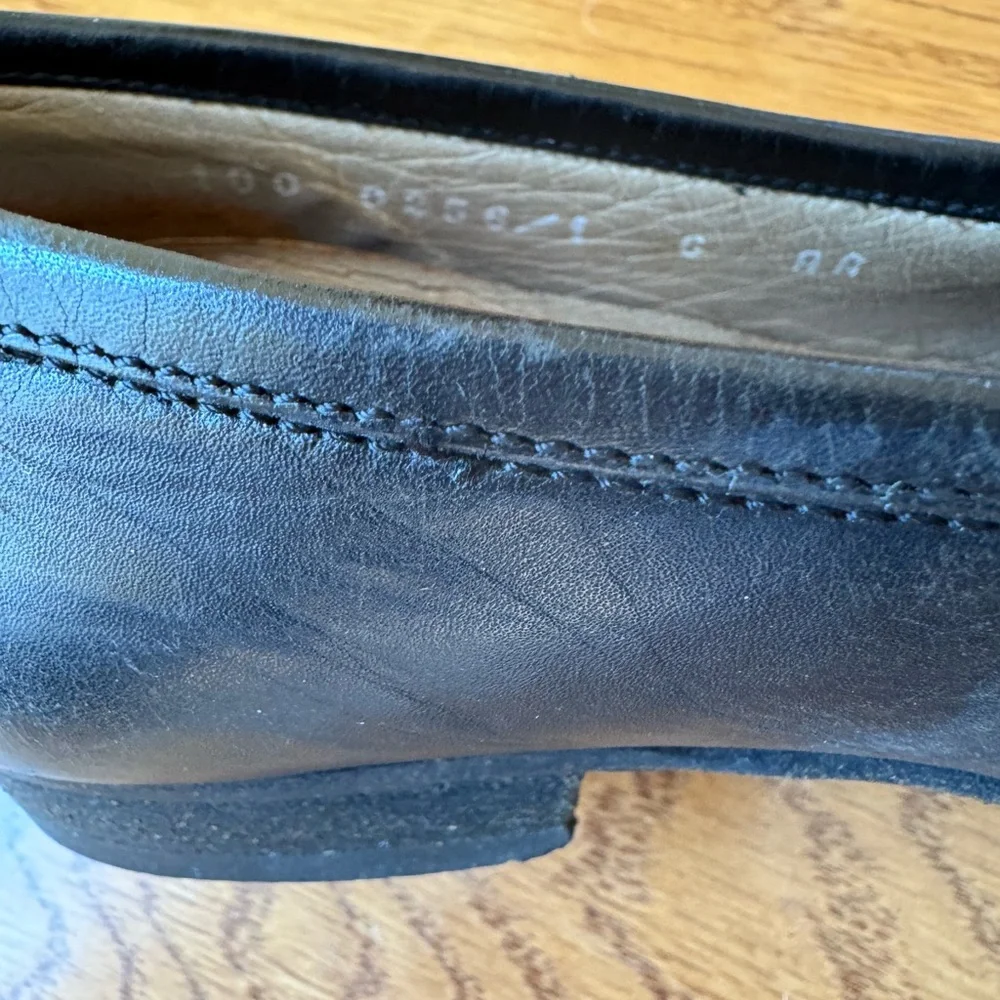 Women’s, vintage, Gucci loafers in size 6AA - Picture 5 of 14